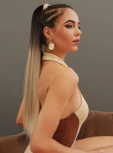 Ponytail-Straight-Ombre-Model-1